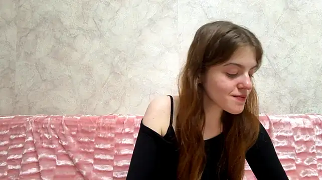 buzzingraid (F teen) - Show my legs, caress them
