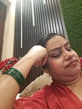 shanvii (F milf) - Split on boobs