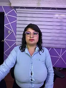 MiiaaJoness webcam