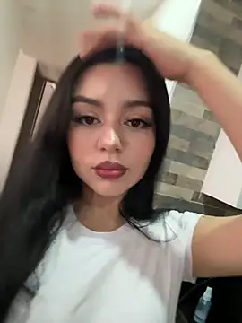 Midori_rosse live cam on StripChat