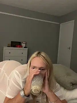 Blondnboujee53