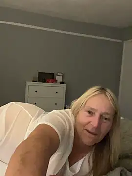 Blondnboujee53
