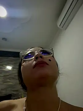 Mia_Luxor webcam