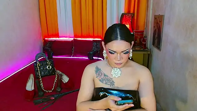 AsianLuna webcam