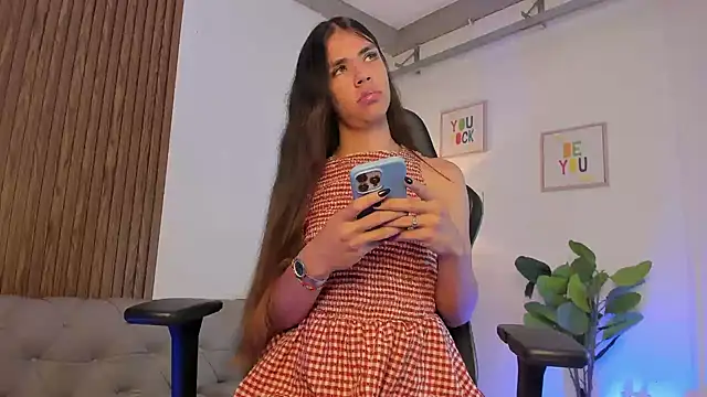 EmmaBlake1 live sex cam
