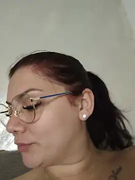 Lady-Nora webcam