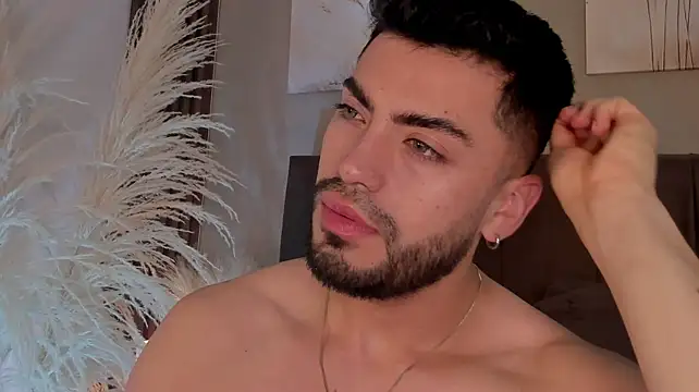 Alexander_Diazz live cam on StripChat