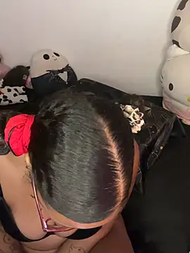 badgirluzi webcam