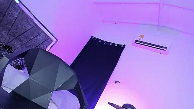 francesca_suzett_'s room