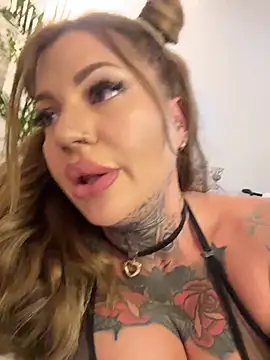 krysstal003 live cam on StripChat