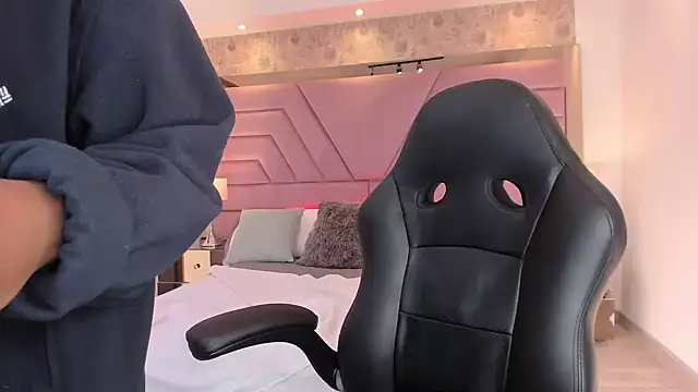 IvySky live cam on StripChat