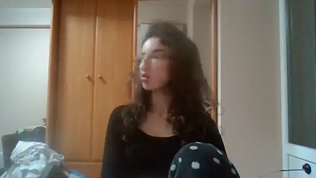 CrystalDolls live cam on StripChat