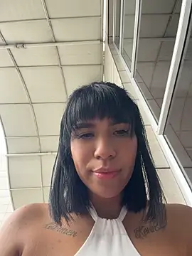 AlaiaStearling_ webcam