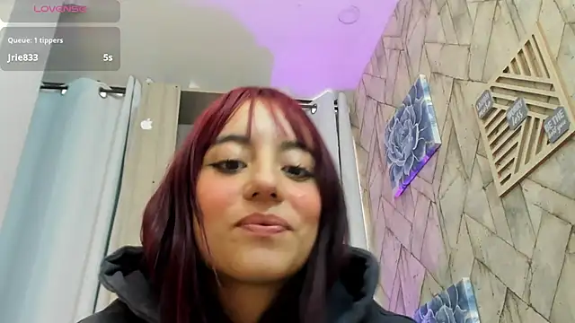 miahills__ webcam