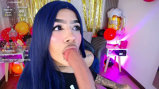 Raven_Wood live cam on StripChat