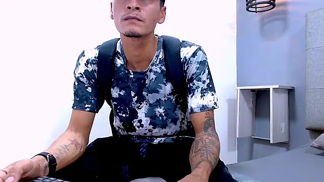 Jainer_Bronw_01 live cam on StripChat