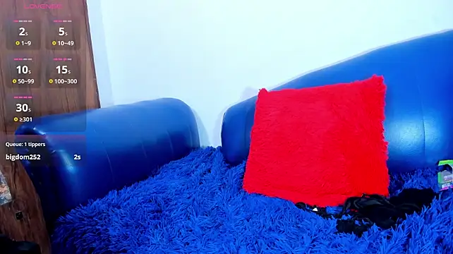 cleopatra_trans (T milf) - show cock hard