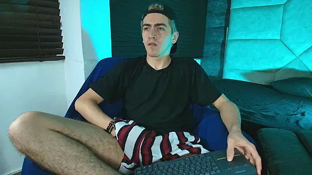 tyler_mcrey (M young) - GET NAKED + SEXY DANCE + MASTURBATION