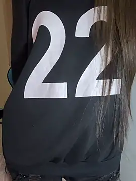 Yiyina_17 live sex cam