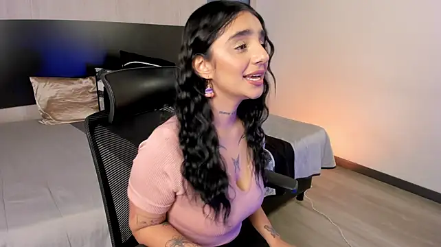 Abriil_cutee live cam on StripChat