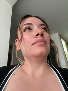 valery_mora webcam