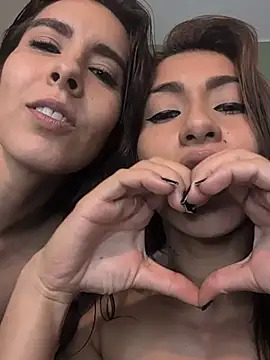 LatinaRoomies webcam