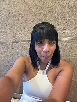 AlaiaStearling_ webcam