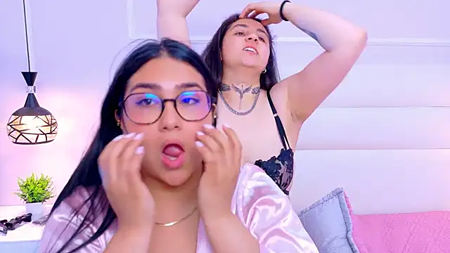 Emma_and_Tara webcam