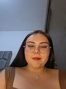 Julieth85_ live cam on StripChat