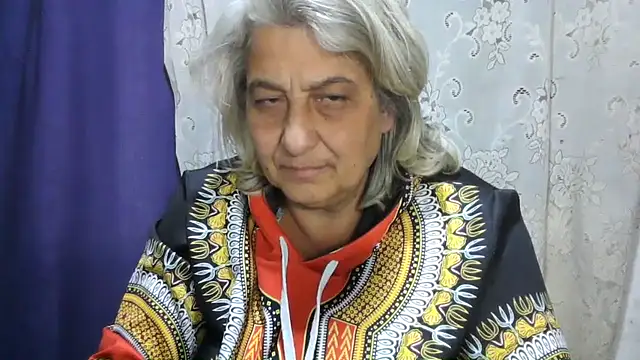 ExquisiteMature live cam on StripChat