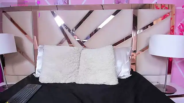 ScarlettFrox webcam