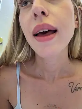 kira_mia webcam