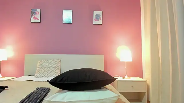 LuciaMiller webcam