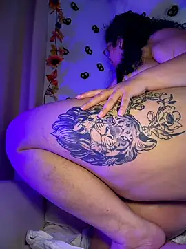 CurlyMilf_Vannexxxa webcam