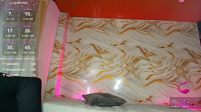 EbonyHansNight webcam