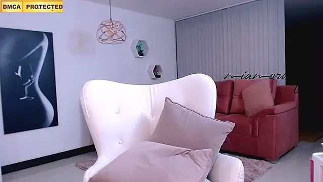 miamoretz (F milf) - 🥵 Rub my juicy clit noww!💦