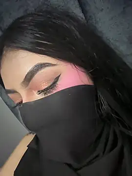 zharaaa18 live cam on StripChat