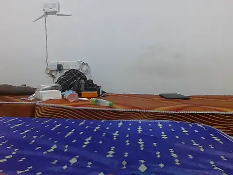 Petite_bitch20 live cam on StripChat