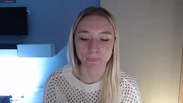 Emily_Hartt webcam