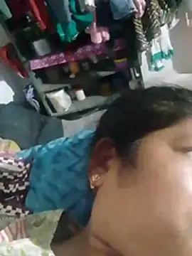 Hotrekha4 live cam on StripChat
