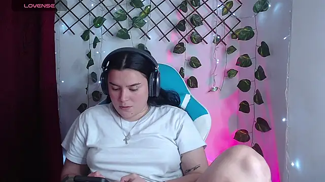 Nika_1_ live cam on StripChat
