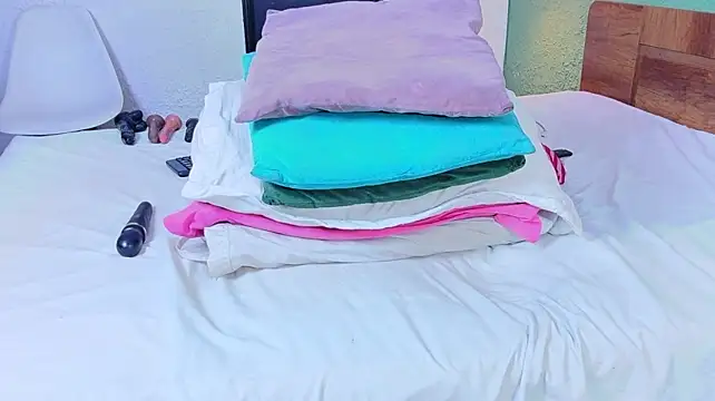 dannaahbrown (F young) - touch my butt and spank me