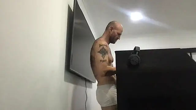 brianomally (Ask my age) - flash ass 5 minFlash cock or ass 5 min