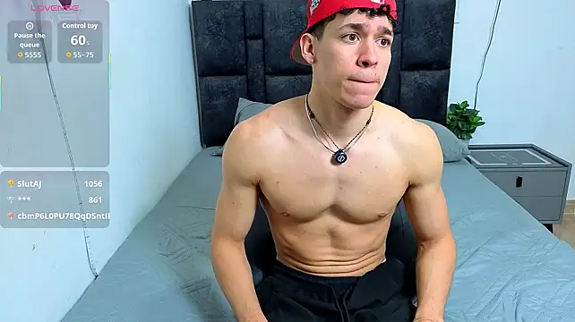 Luke_Muscle webcam