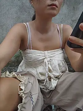 Linda-yiyi live cam on StripChat