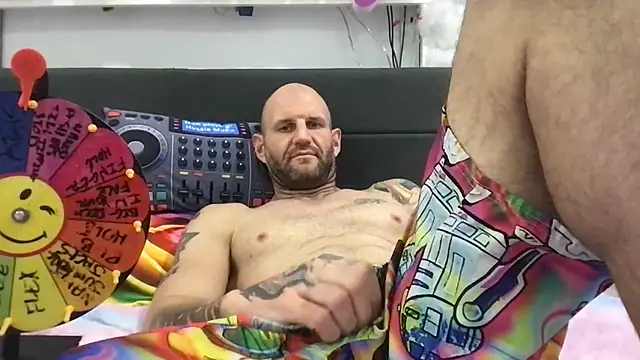 brianomally (Ask my age) - flash ass 5 minFlash cock or ass 5 min