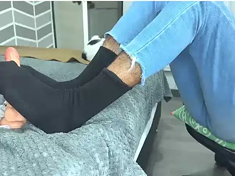 thomass1018 live cam on StripChat