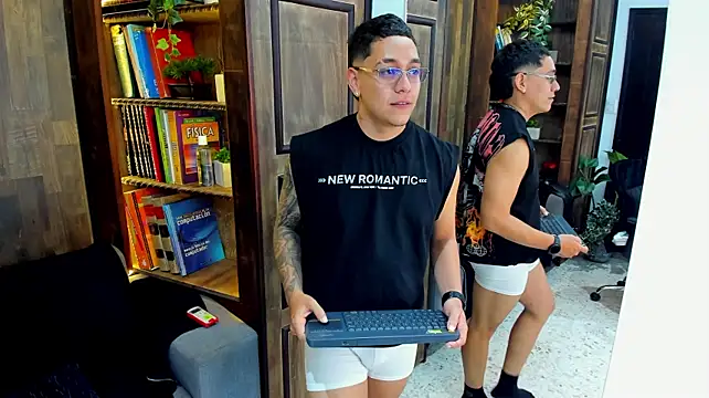 Axton_Wild webcam