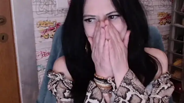 DebraMilf webcam