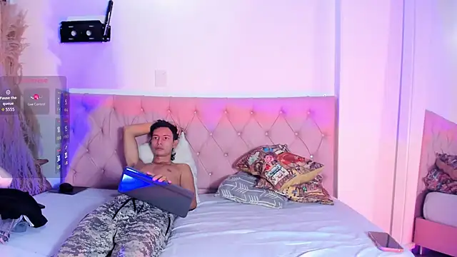 Naomi_and_jake webcam